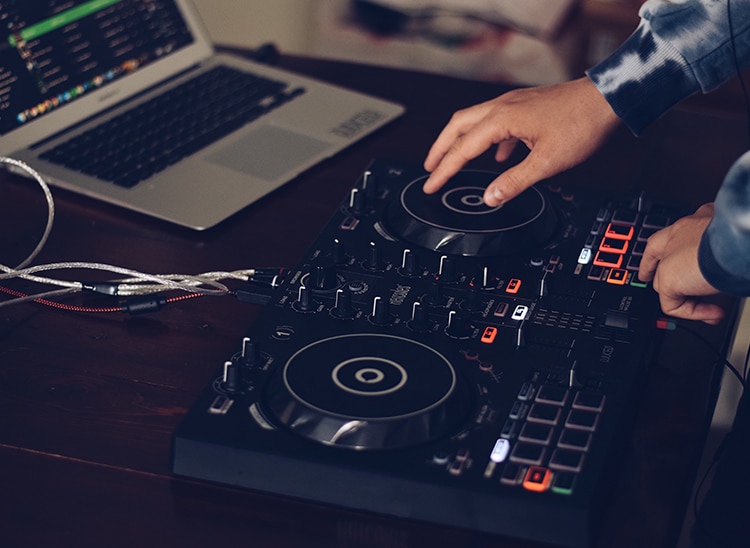 como-configurar-mesa-mezclas-virtual-dj