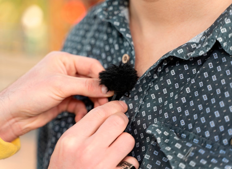 microfono-corbata-cuales-son-caracteristicas