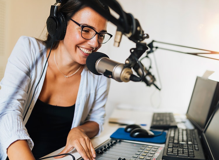 trabajar-como-locutor-desde-casa