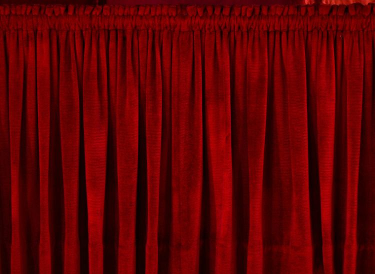sala-roja-twin-peaks-simbología-cortina-roja